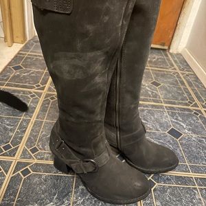 Born boots size 8 women grey suede tall, barely worn like new condition Gorgeous